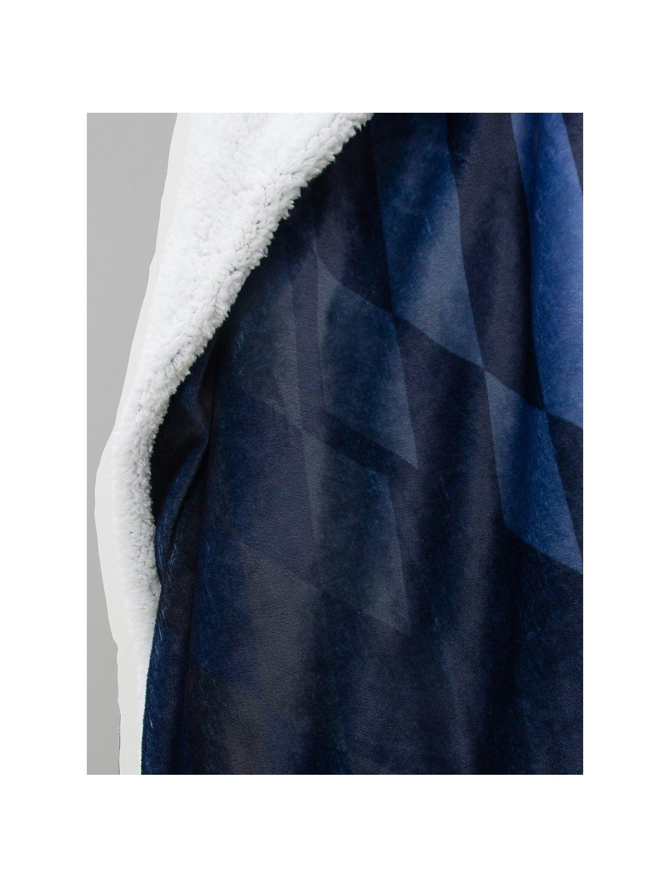 f1-red-bull-red-bull-gradient-digital-sherpa-fleece-blanketstillFront