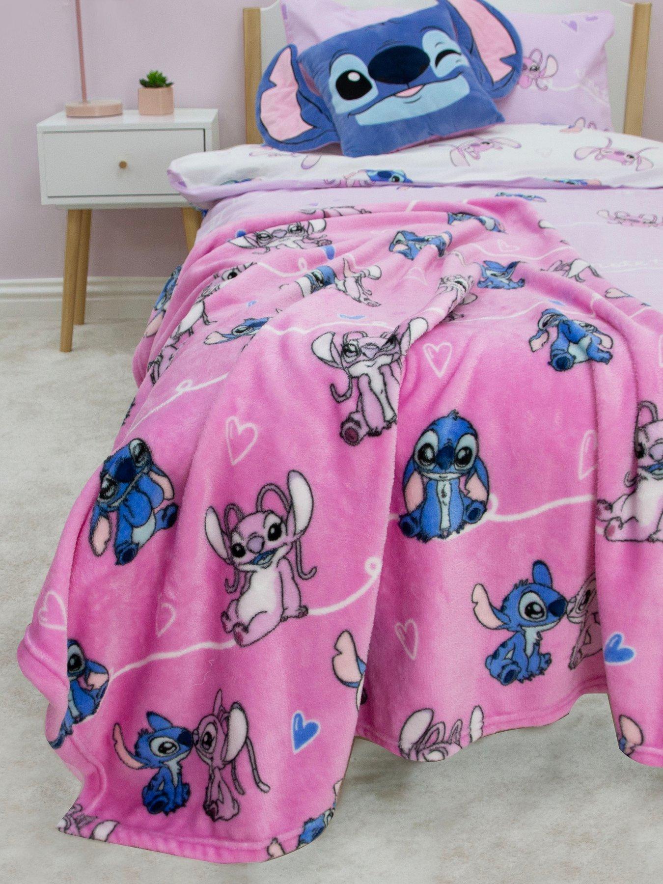 lilo-stitch-lilo-amp-stitch-chill-rotary-fleece-blanket