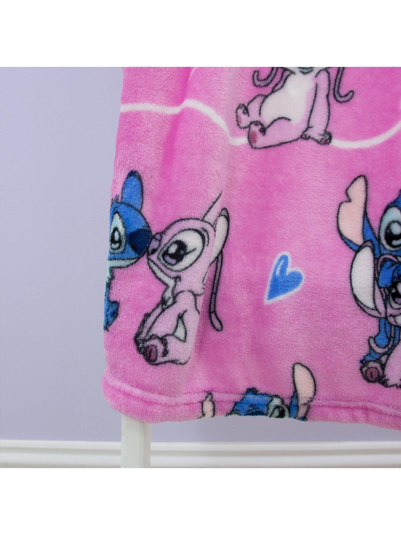 lilo-stitch-lilo-amp-stitch-chill-rotary-fleece-blanketoutfit