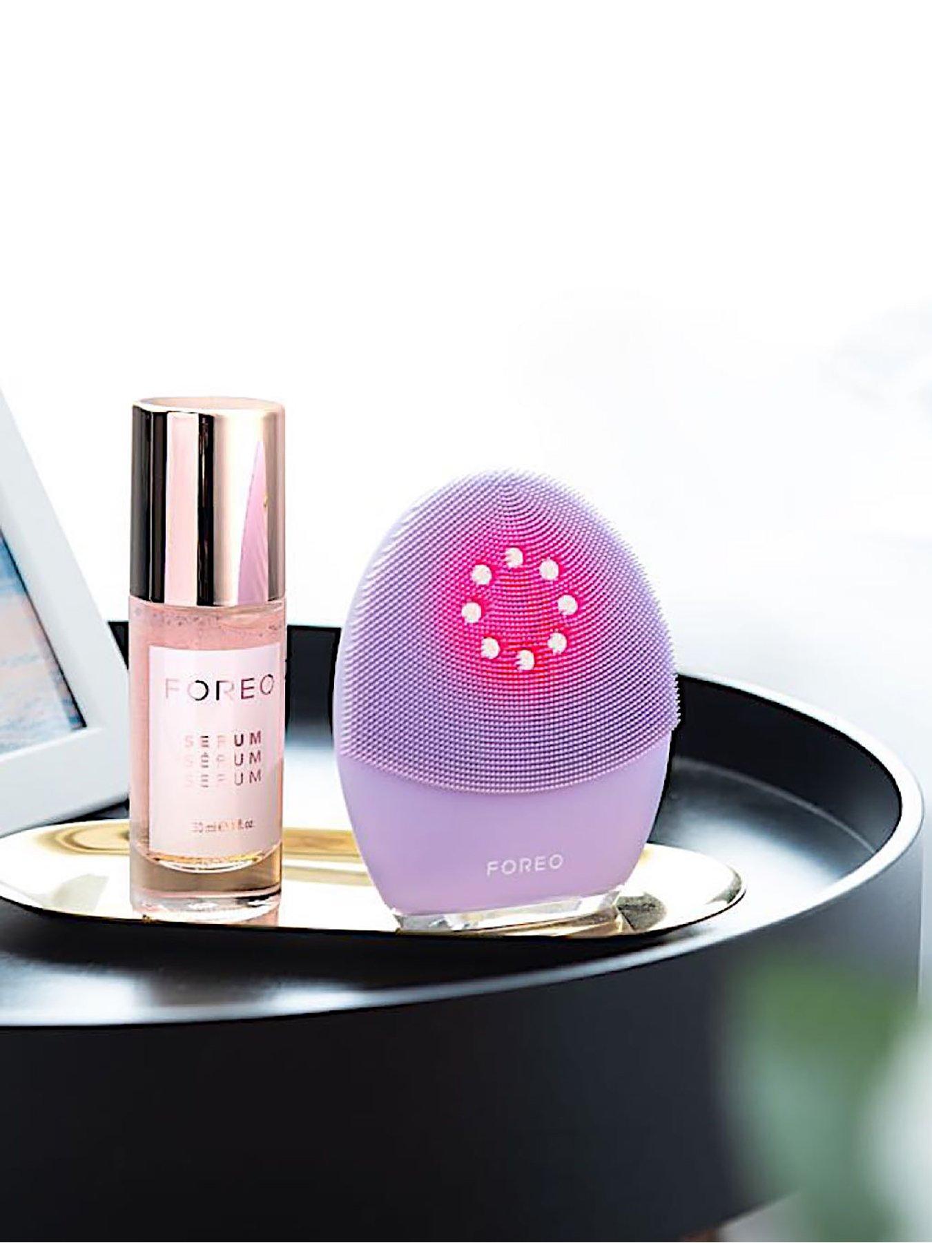 foreo-luna-4-plus-facial-cleansing-device-microcurrent-red-light-therapy-sensitive-skindetail