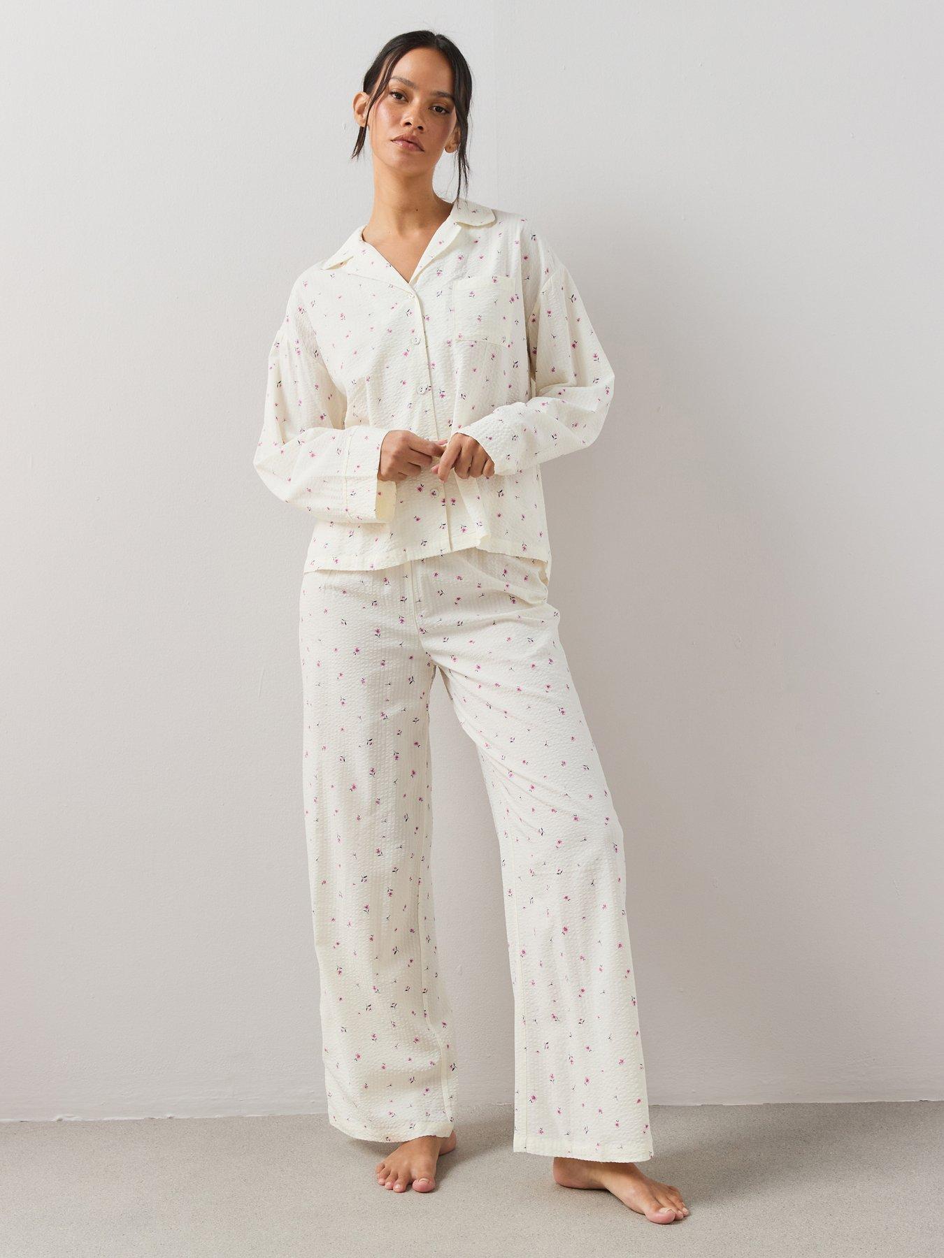Image 6 of 7 of The Very Collection Woven Ditsy Floral Revere Pyjama Set - Cream