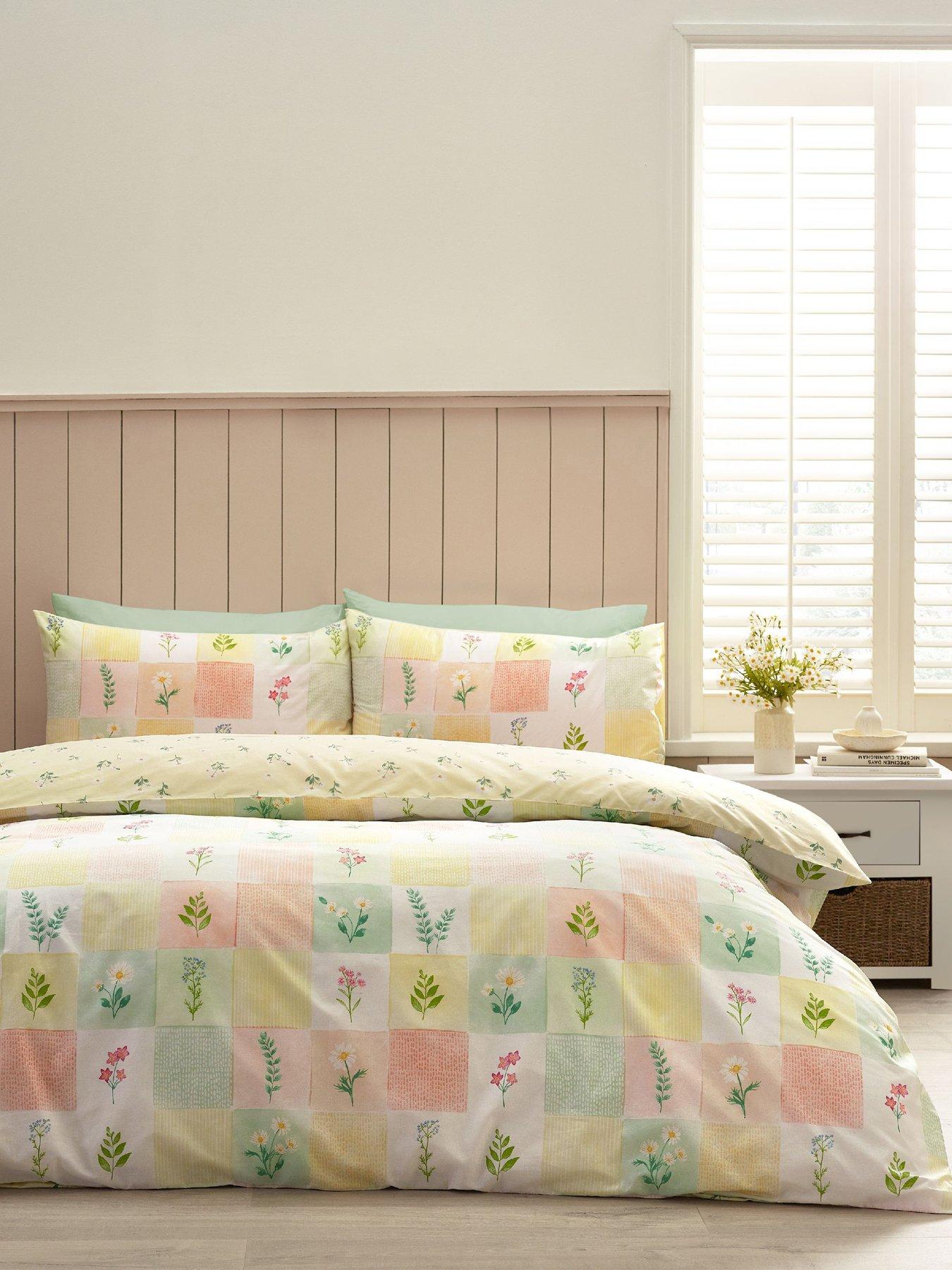 catherine-lansfield-daisy-patchwork-duvet-set-yellowfront