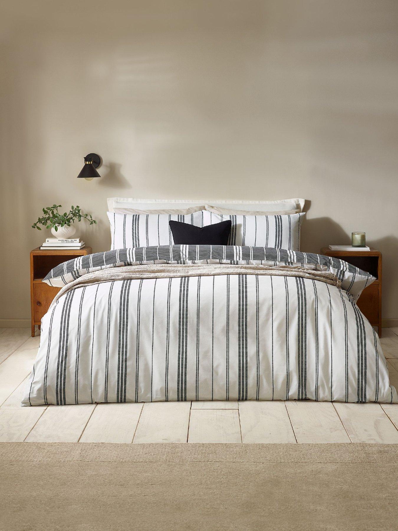 catherine-lansfield-harbour-stripe-duvet-set-black