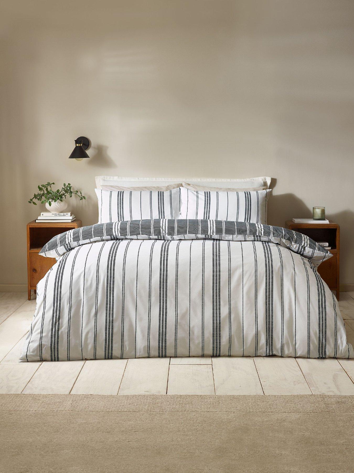catherine-lansfield-harbour-stripe-duvet-set-blackback