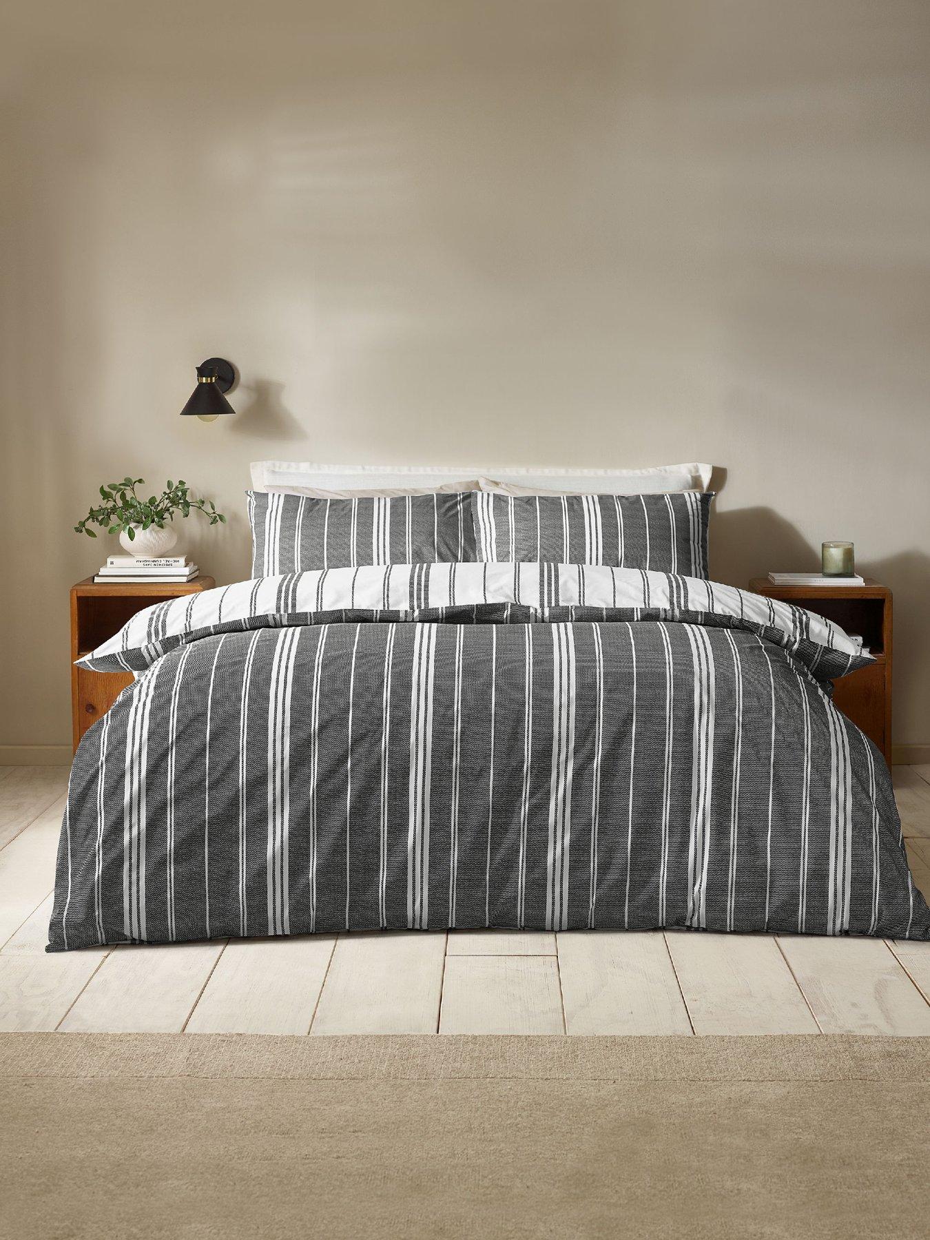 catherine-lansfield-harbour-stripe-duvet-set-blackoutfit
