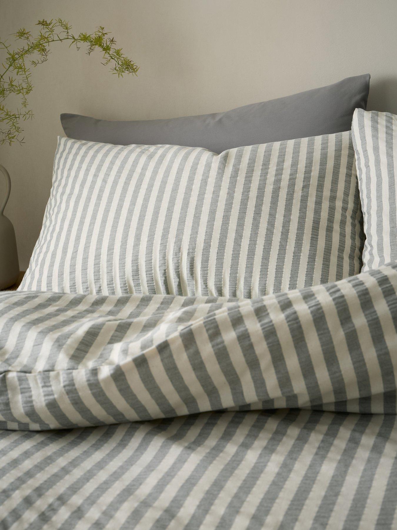 pineapple-elephant-cotton-rich-woven-stripe-duvet-set-greyoutfit