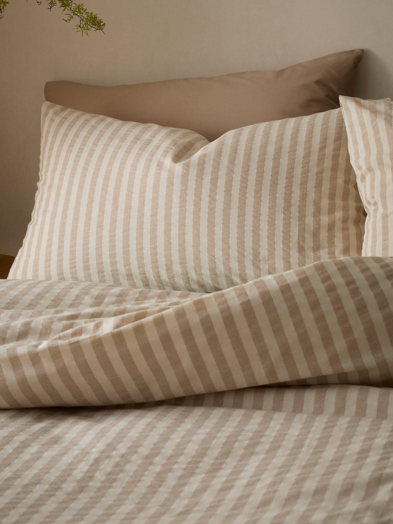 pineapple-elephant-cotton-rich-woven-stripe-duvet-set-naturaloutfit