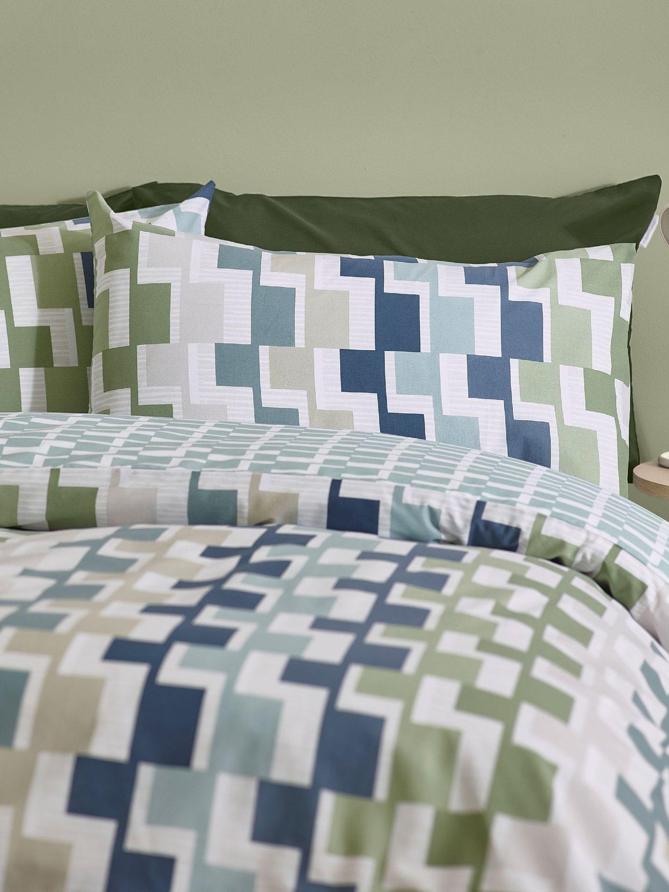 catherine-lansfield-bryson-duvet-set-blueoutfit