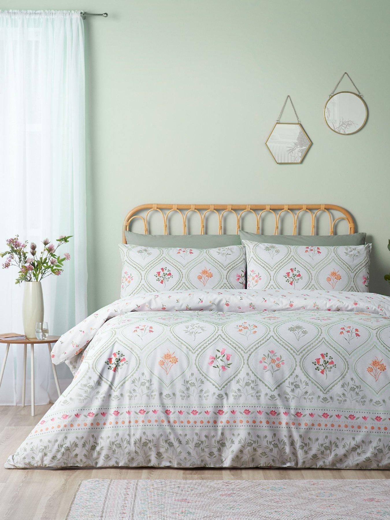 Image 1 of 5 of Catherine Lansfield Cameo Floral Duvet Set Soft Green