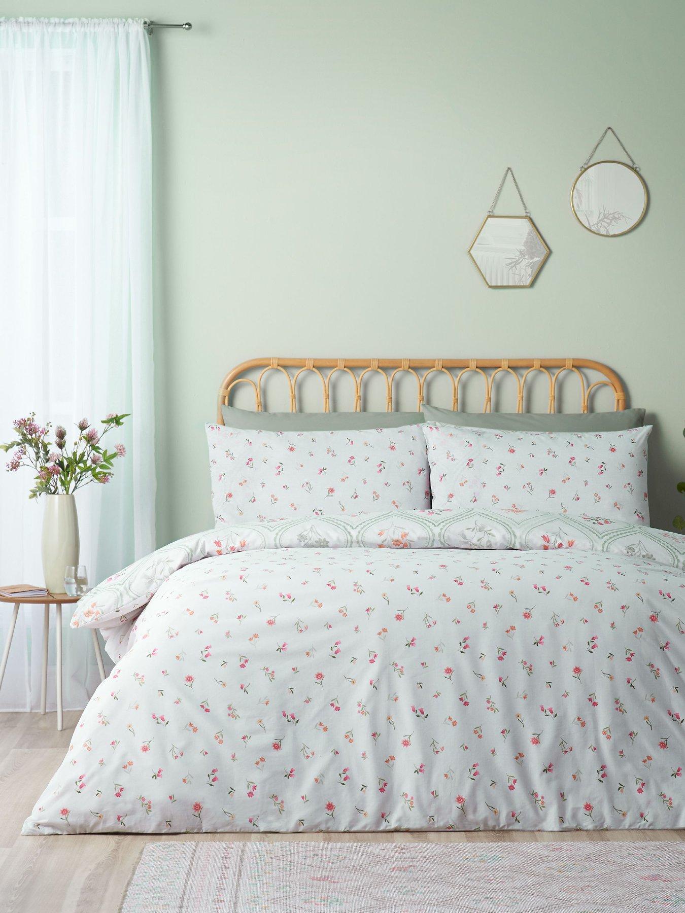 Image 3 of 5 of Catherine Lansfield Cameo Floral Duvet Set Soft Green