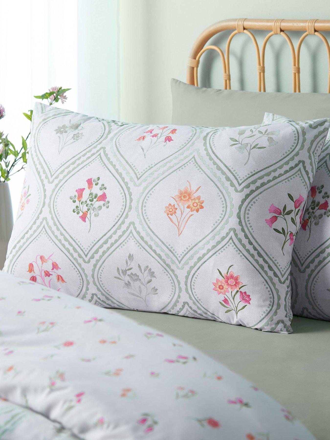 Image 4 of 5 of Catherine Lansfield Cameo Floral Duvet Set Soft Green