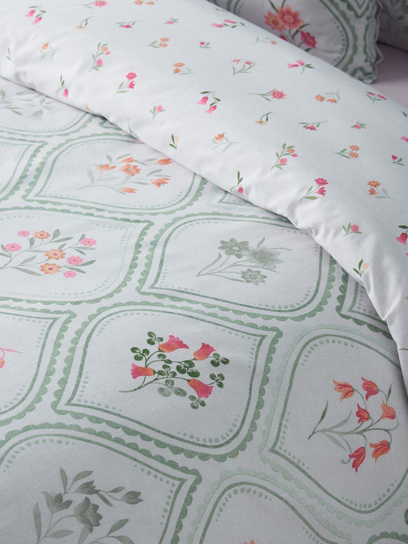 Image 5 of 5 of Catherine Lansfield Cameo Floral Duvet Set Soft Green