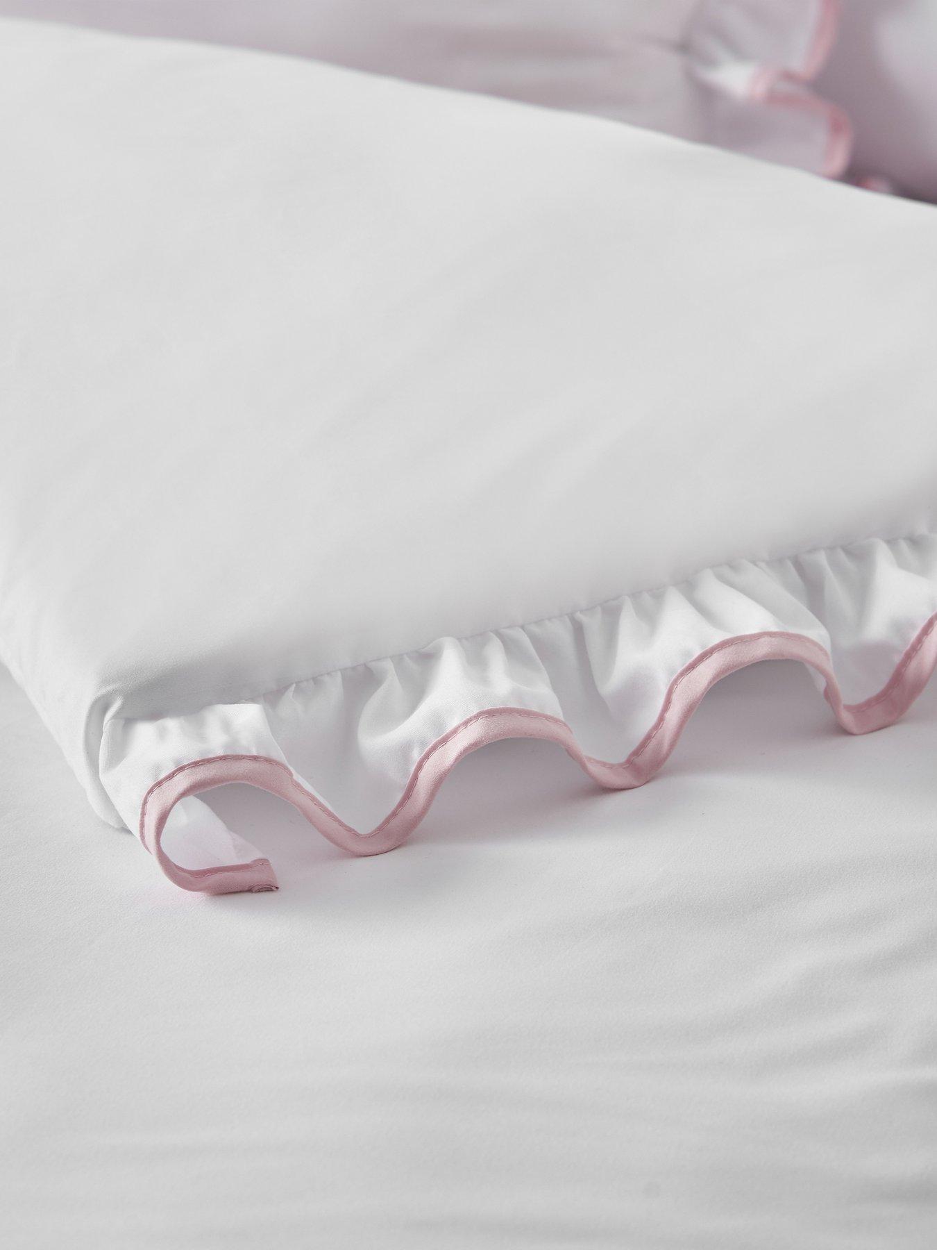 catherine-lansfield-so-soft-mono-frill-duvet-setoutfit