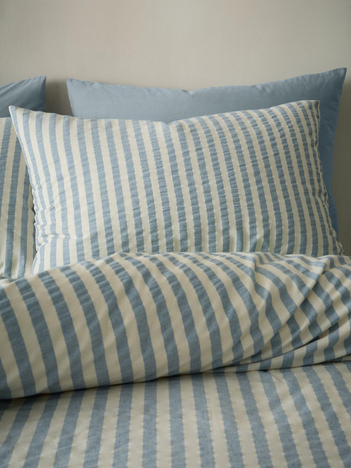 pineapple-elephant-cotton-rich-woven-stripe-duvet-set-blueoutfit