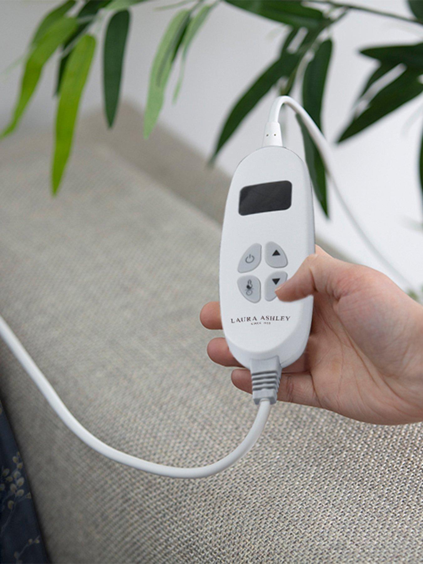 laura-ashley-electric-throw-blanket--nbsppussy-willow-greydetail