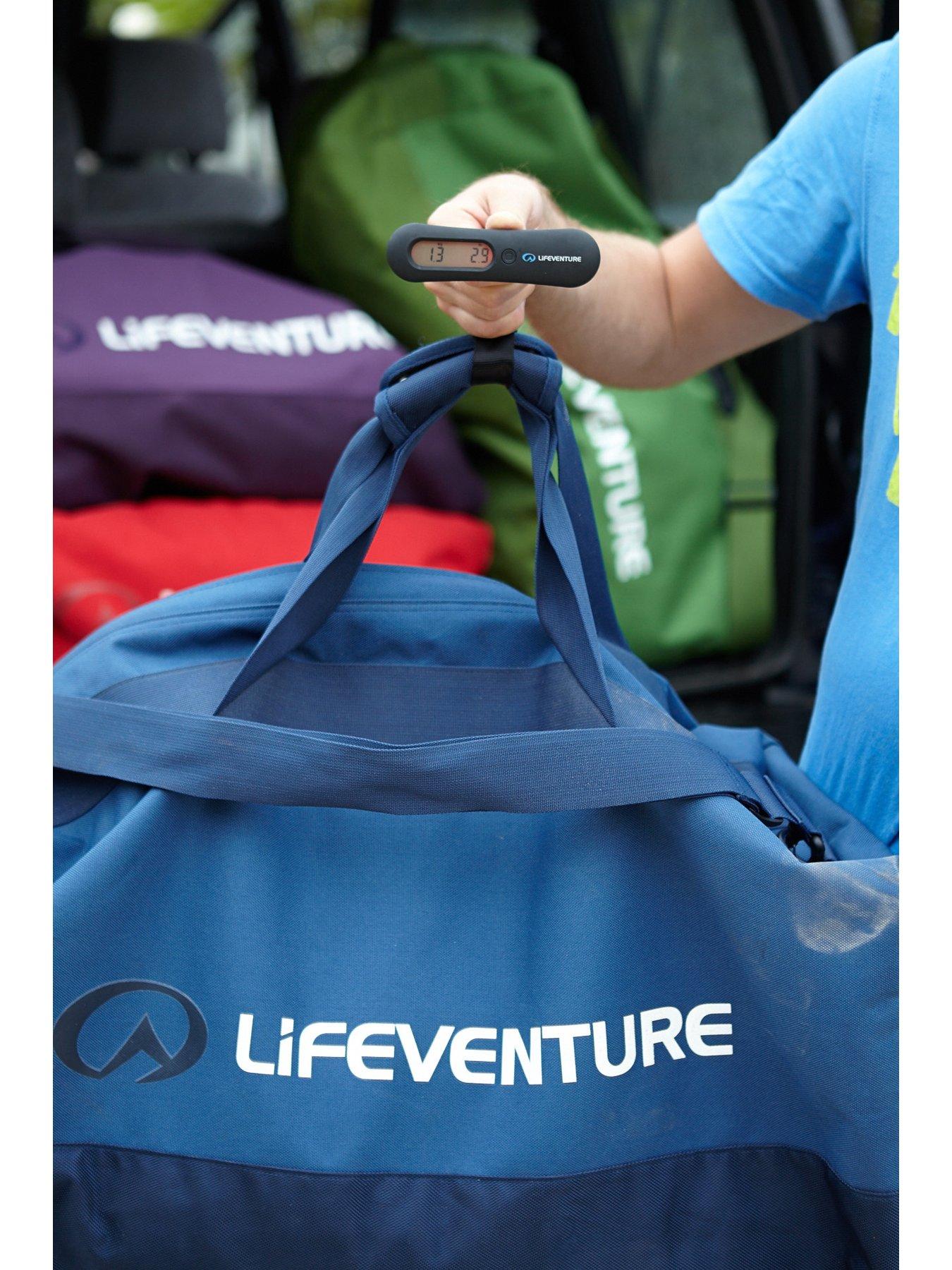 lifeventure-luggage-scalesoutfit
