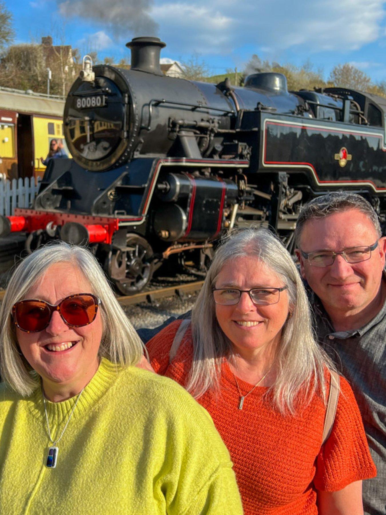 virgin-experience-days-midlands-steam-train-trip-with-cream-tea-for-two-3-uk-locationsoutfit