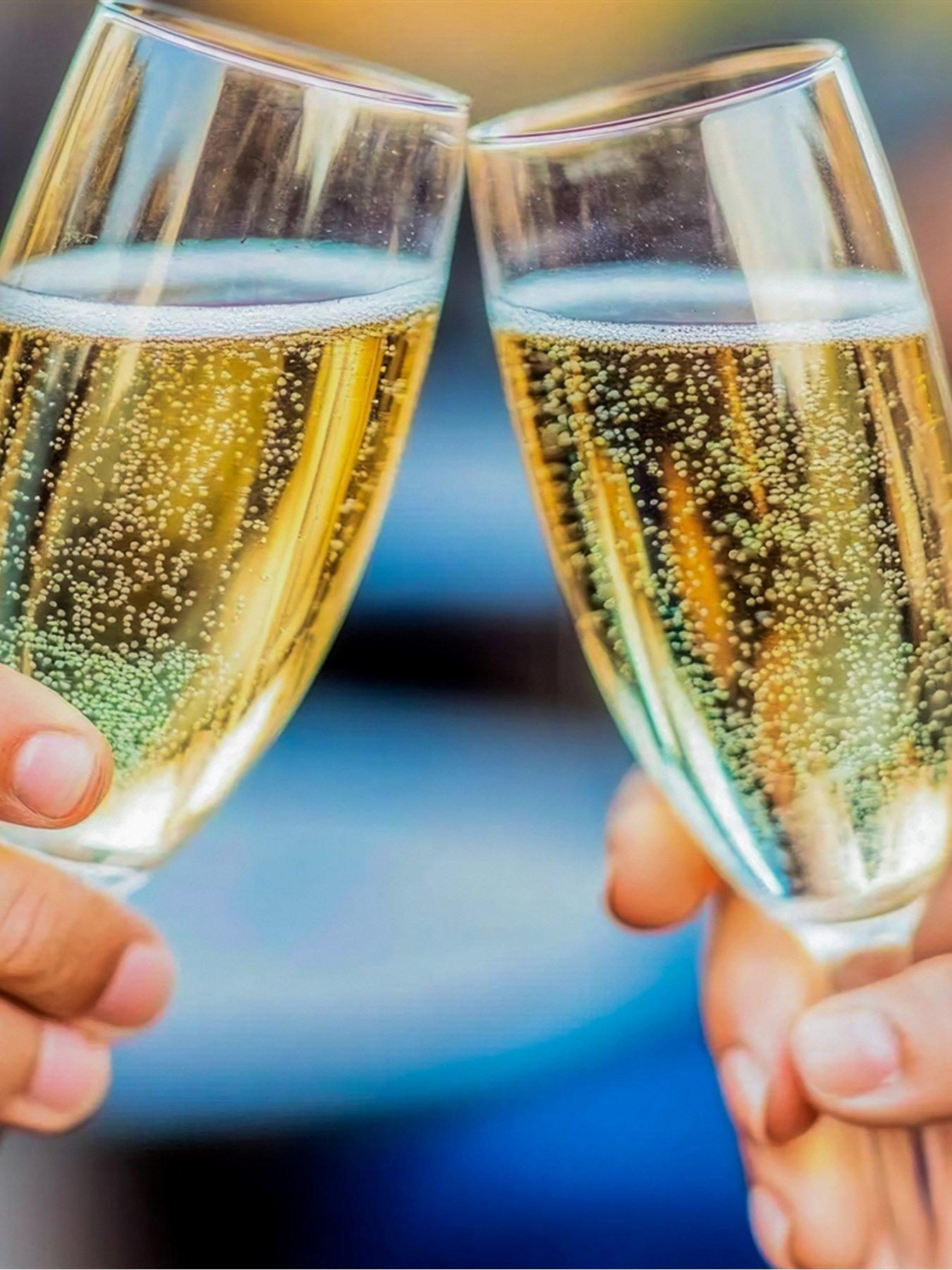 activity-superstore-deluxe-helicopter-flight-with-a-glass-of-bubbly-chocolatesback