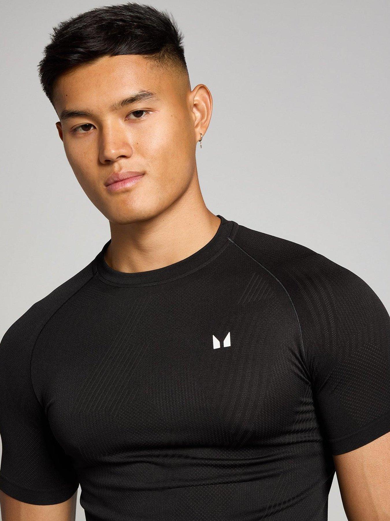myprotein-mens-training-pillar-graphic-seamless-top-blackoutfit