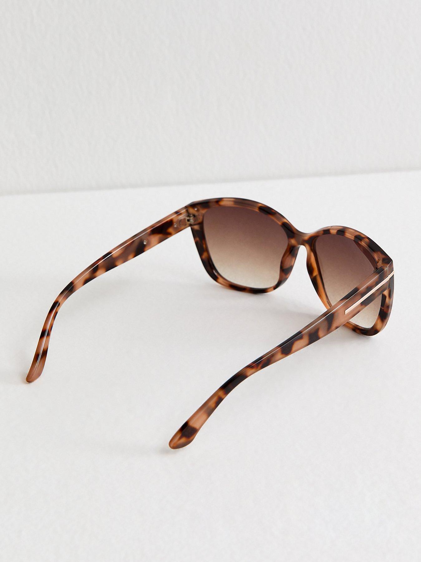 Image 3 of 4 of New Look Tortoise Effect Round Sunglasses - Brown