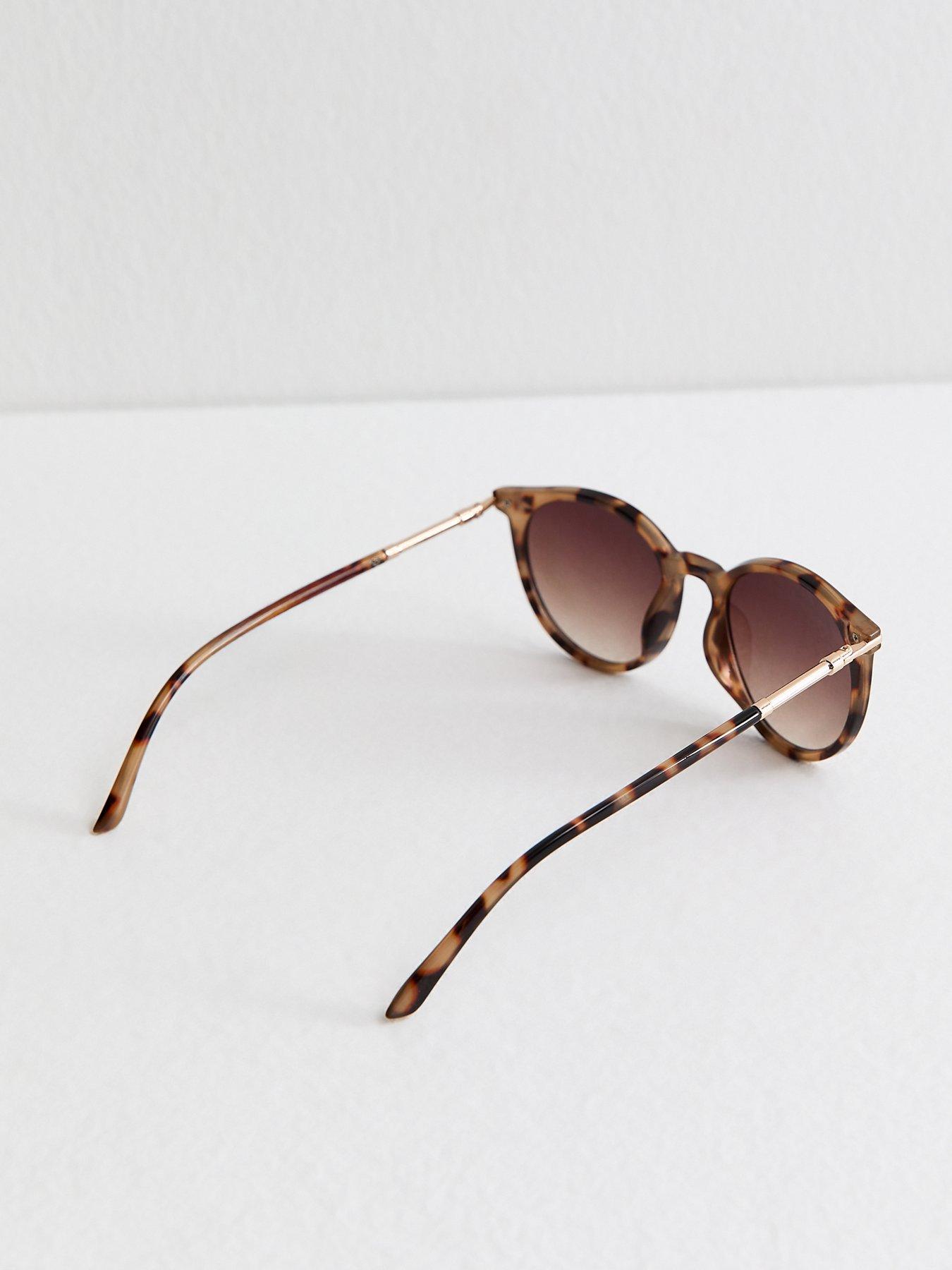 Image 3 of 4 of New Look Tortoise Effect Round Frame Sunglasses - Brown