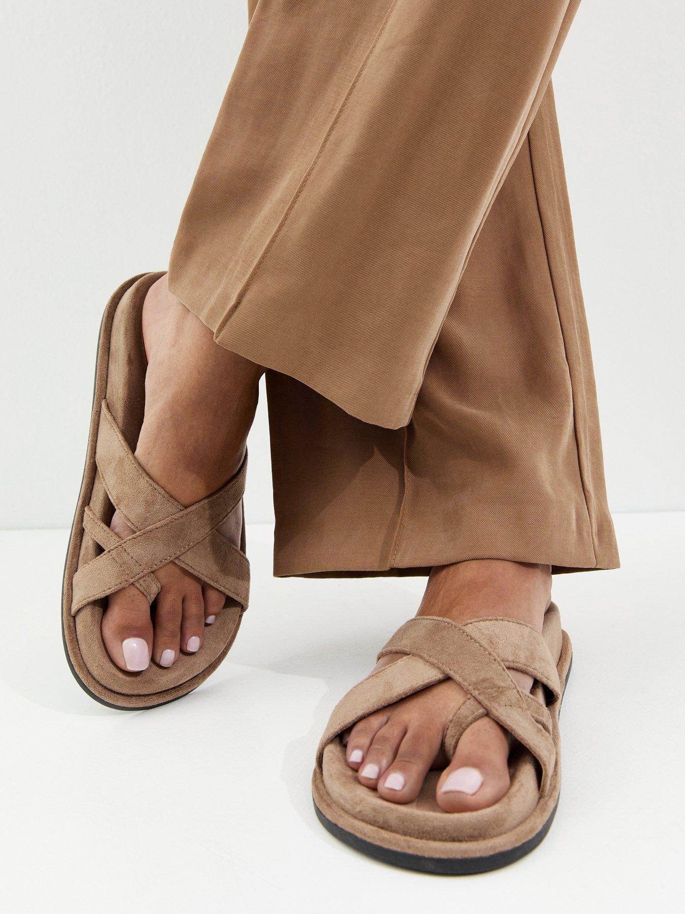 new-look-faux-suede-toe-loop-flat-sandals-light-brown