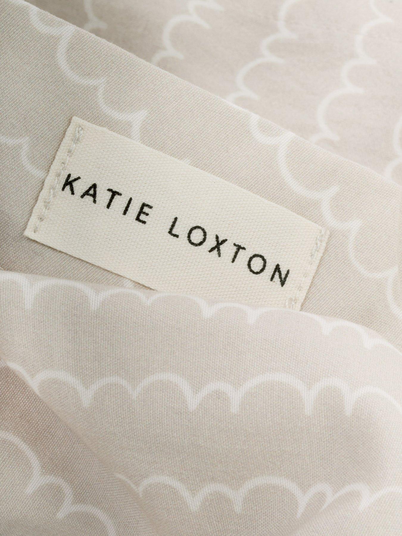 katie-loxton-gift-boxed-pyjama-set-taupe-off-white-wave-printoutfit