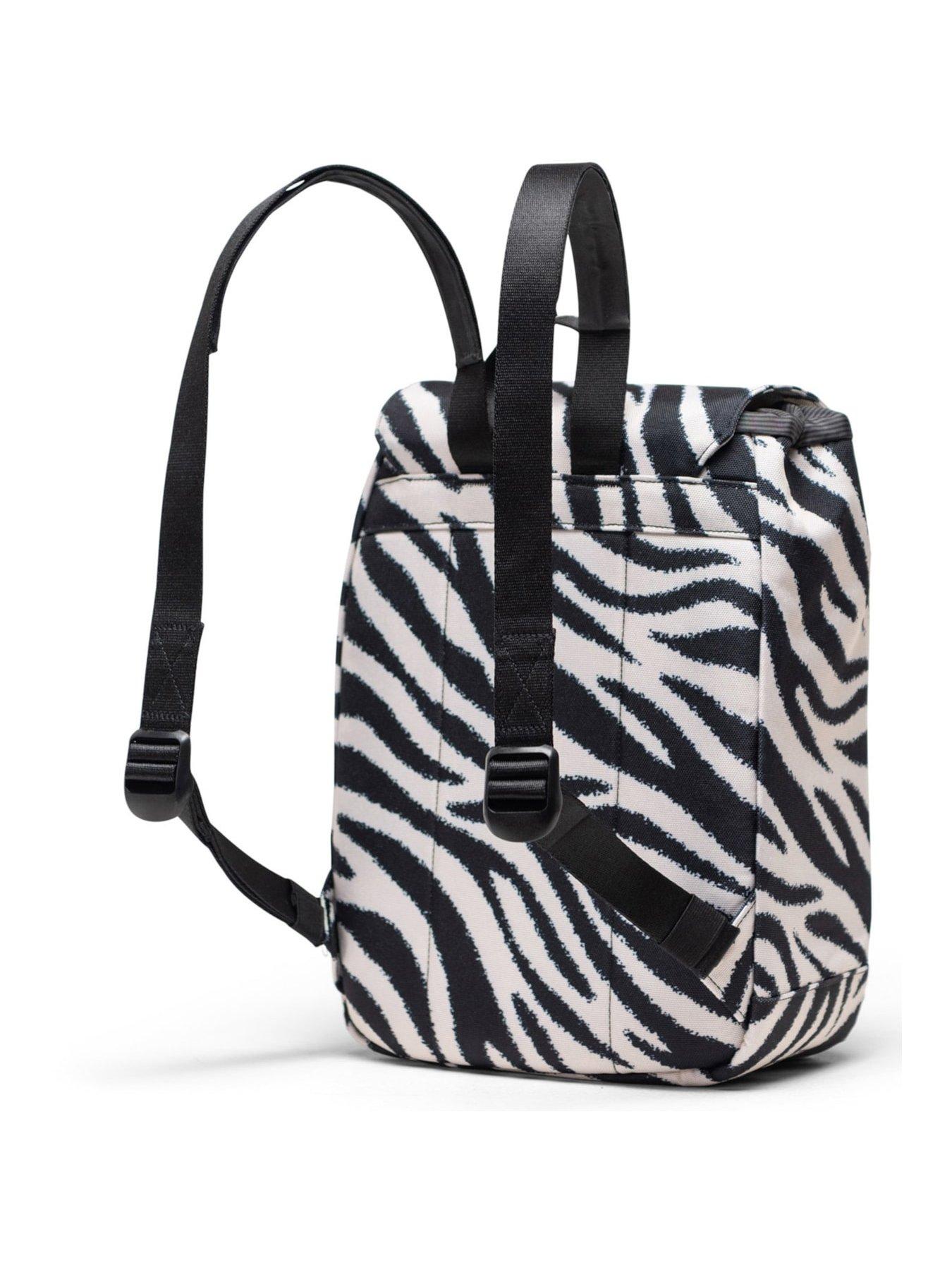 herschel-herschel-retreat-mini-backpackoutfit
