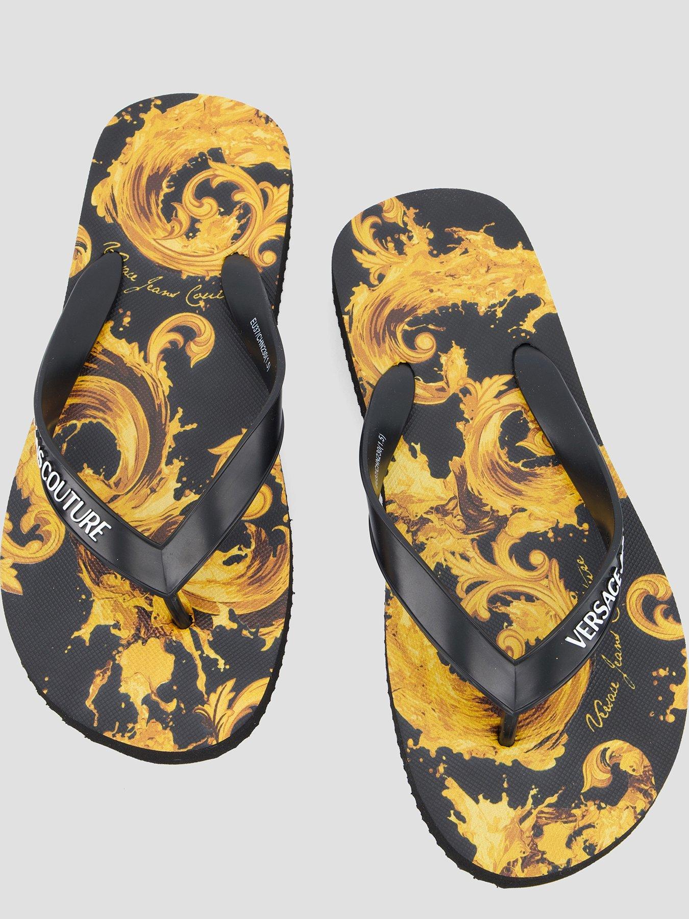 versace-jeans-couture-printed-flipflop-blackoutfit