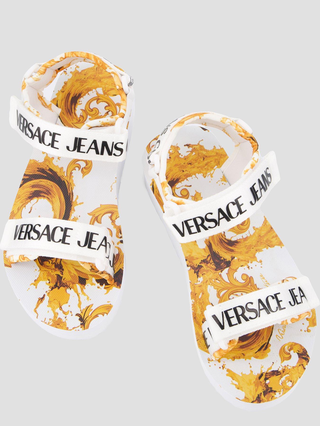 versace-jeans-couture-logo-strap-sandaloutfit
