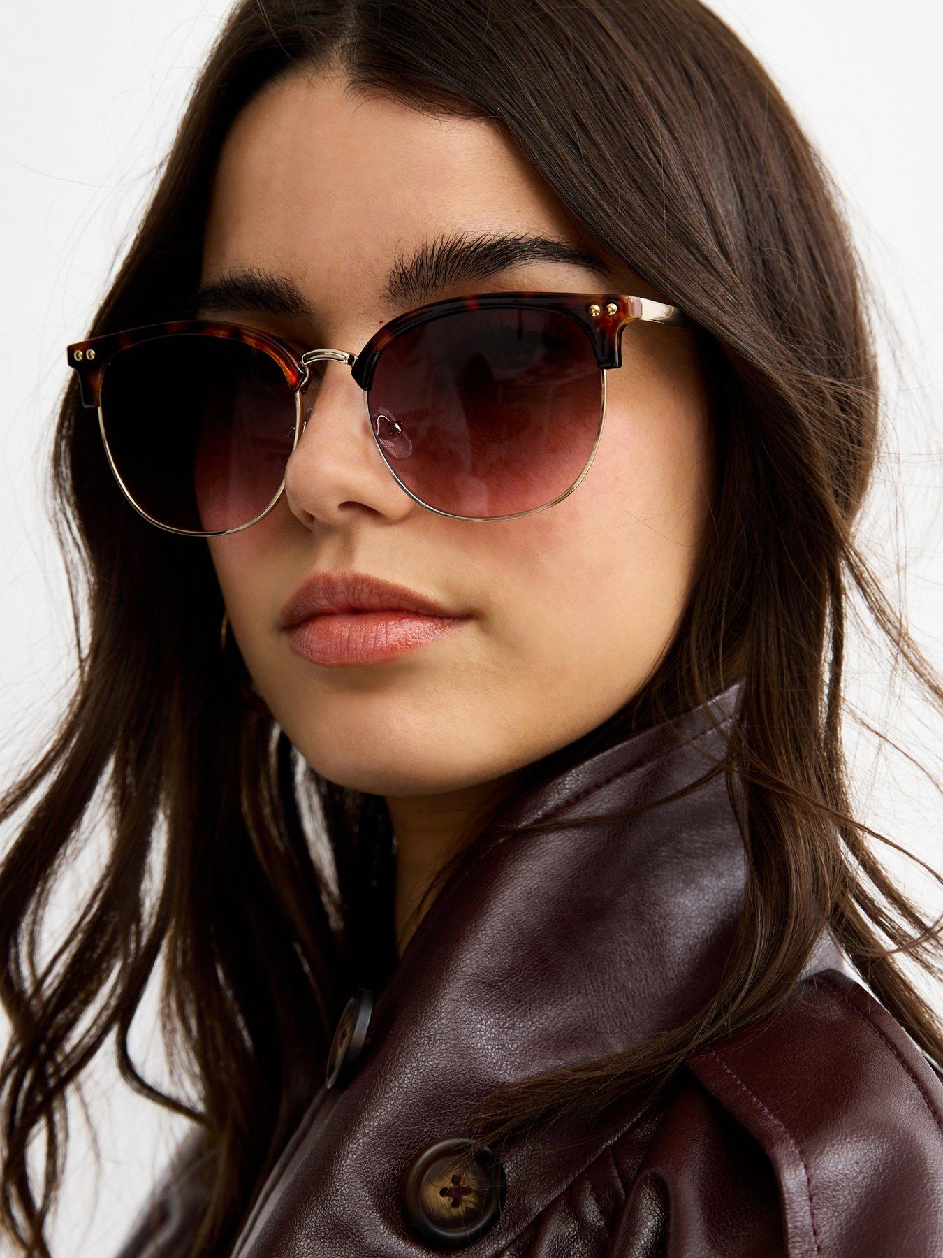 Image 2 of 4 of New Look Tortoiseshell Effect Round Frame Sunglasses - Brown