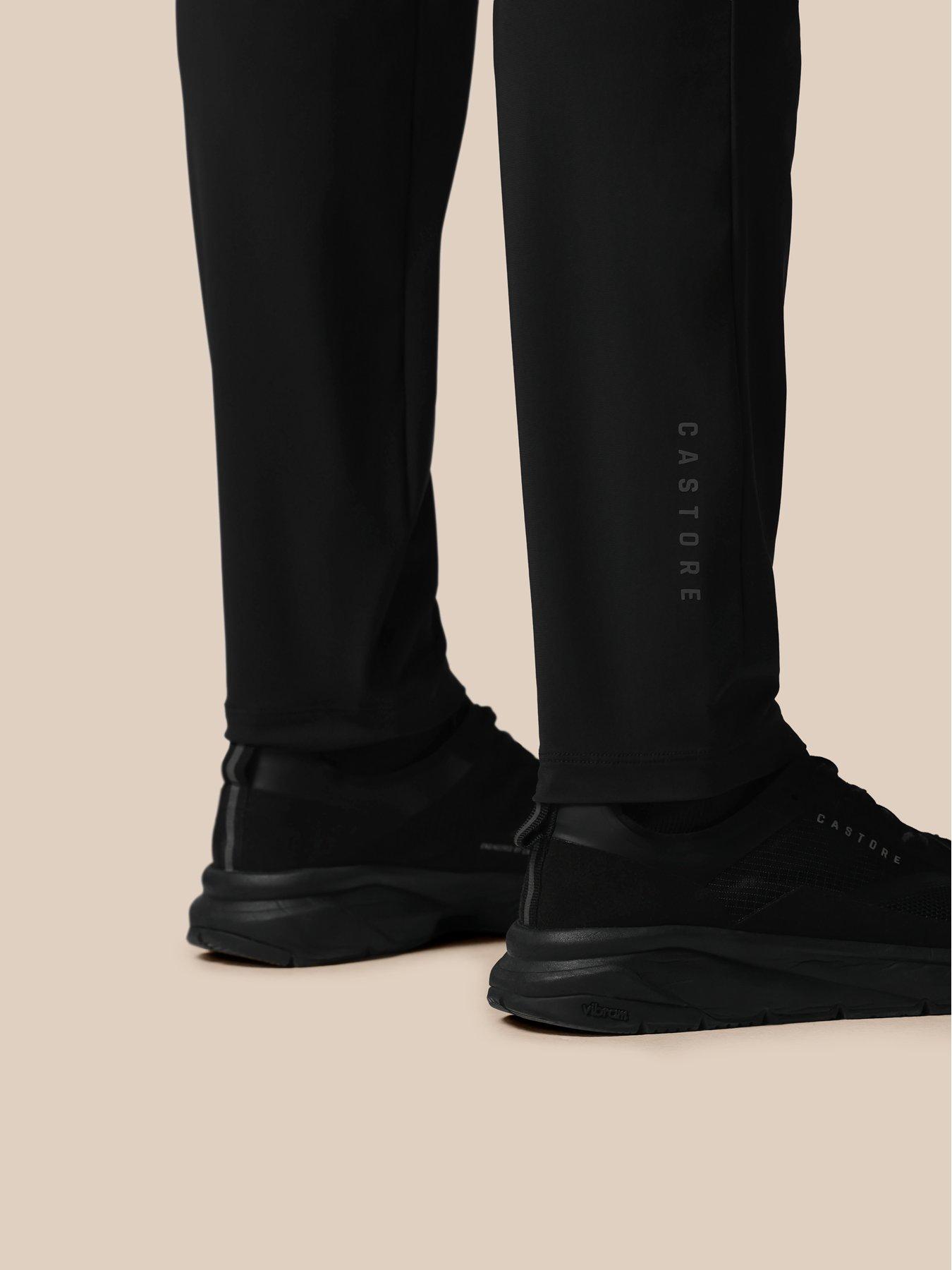 castore-mens-training-tech-training-pant-blackoutfit