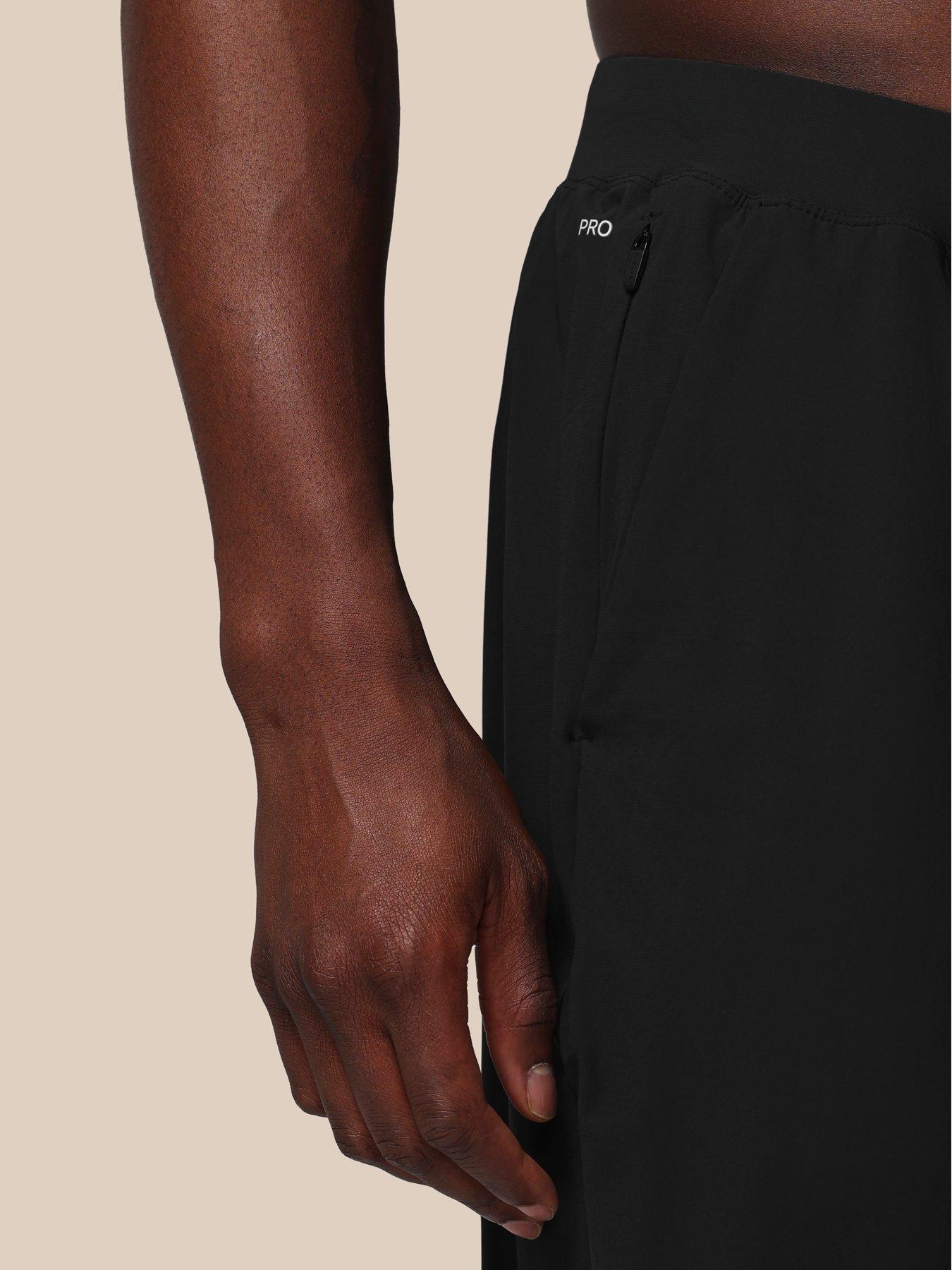 castore-mens-training-tech-training-pant-blackdetail