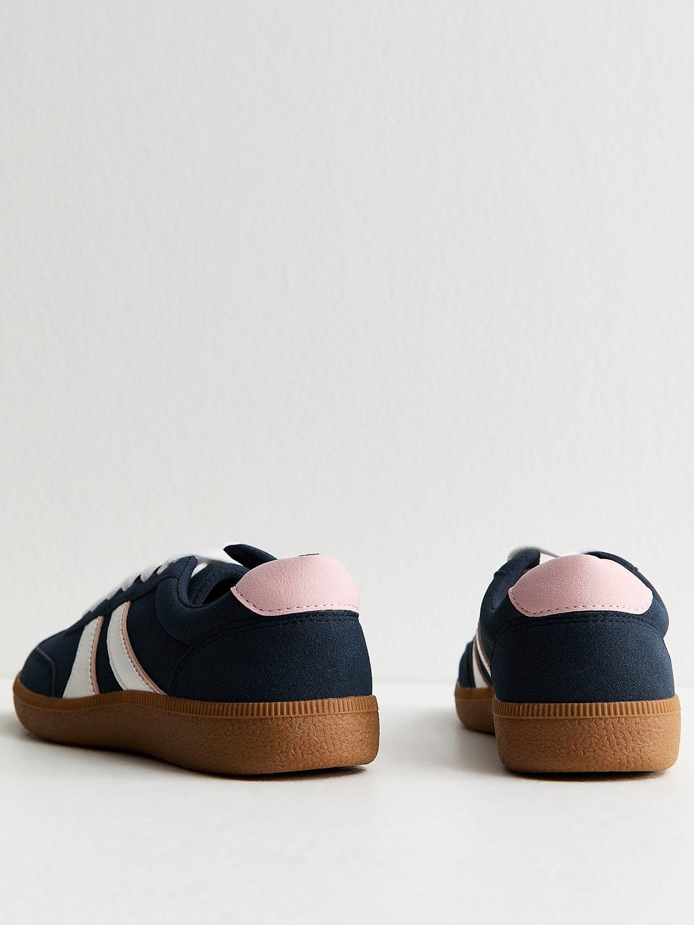 new-look-navy-faux-suede-side-stripe-trainersoutfit