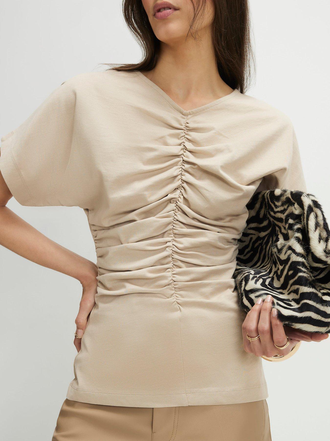 river-island-short-sleeve-ruched-front-t-shirt-beigeoutfit