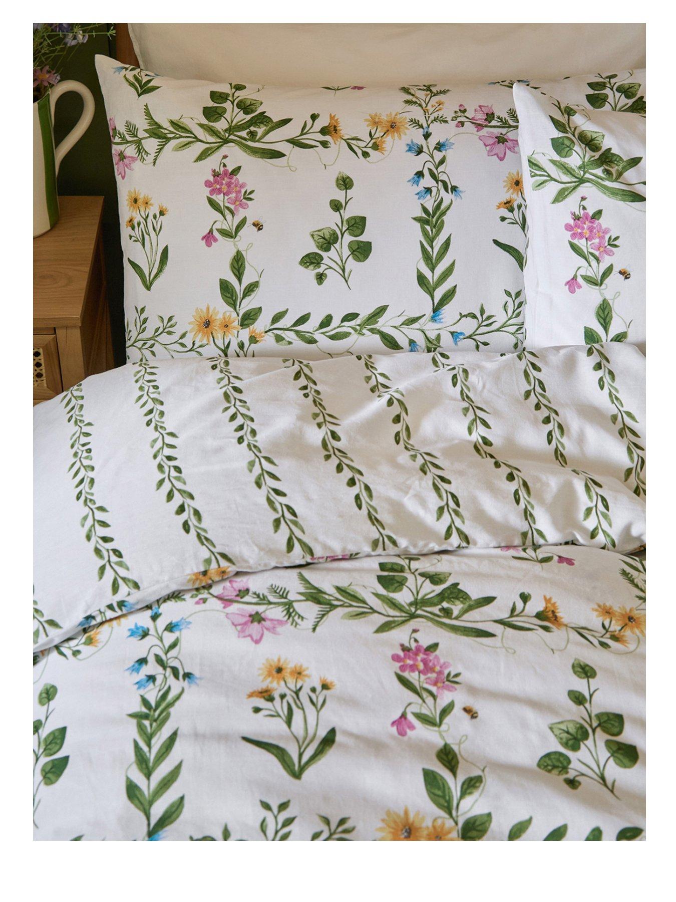 wylder-olivia-duvet-set-greenstillFront