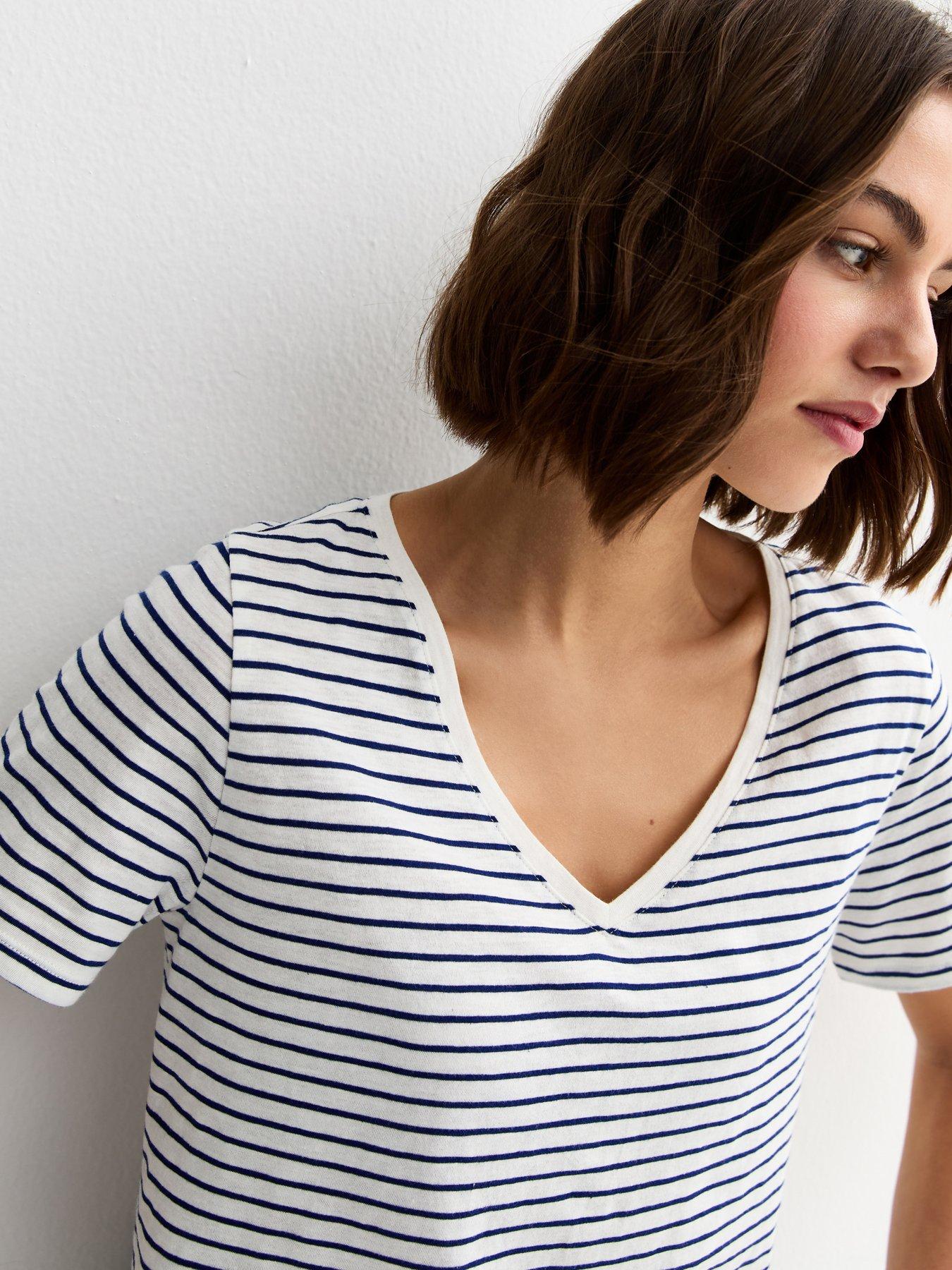 new-look-striped-v-neck-t-shirt-creamoutfit