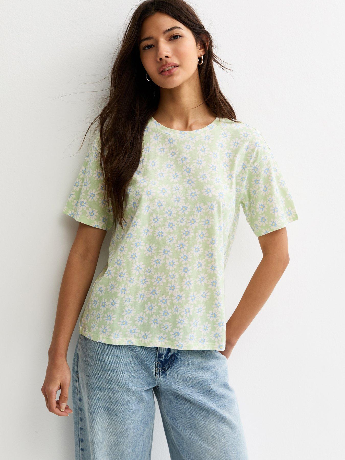 Image 1 of 5 of New Look Cotton Daisy Print T-Shirt - Green