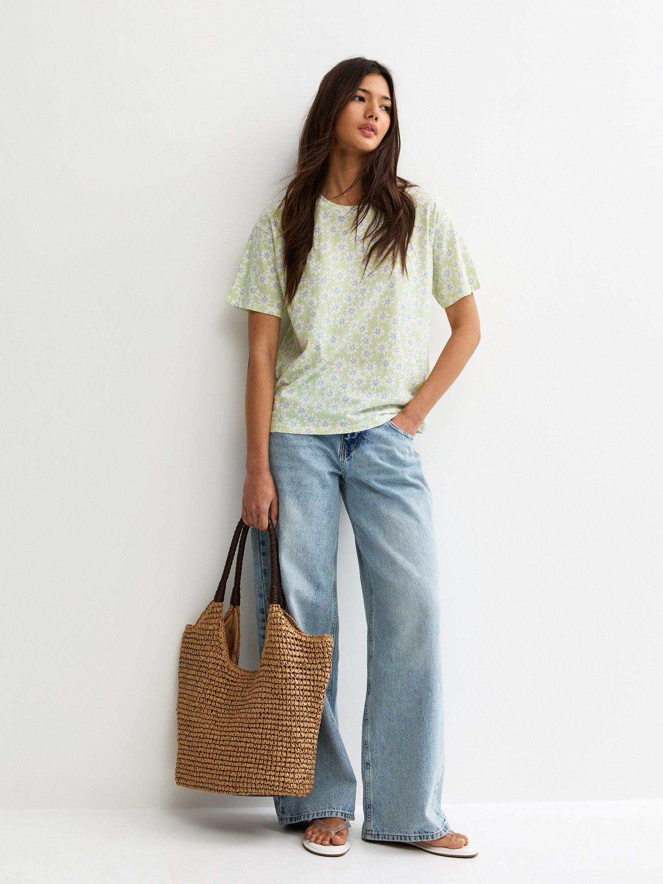 Image 3 of 5 of New Look Cotton Daisy Print T-Shirt - Green