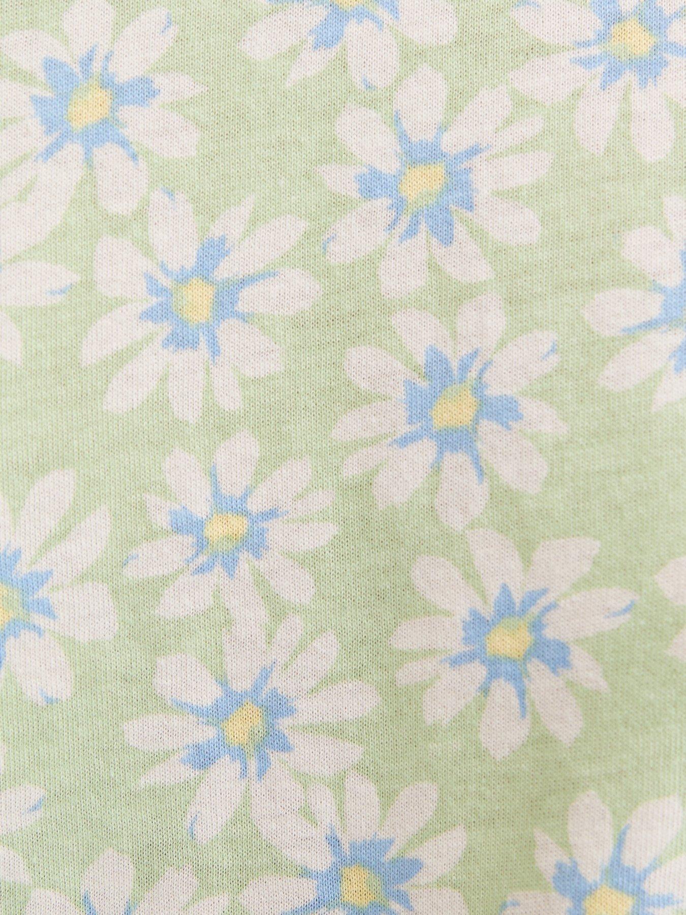 Image 5 of 5 of New Look Cotton Daisy Print T-Shirt - Green