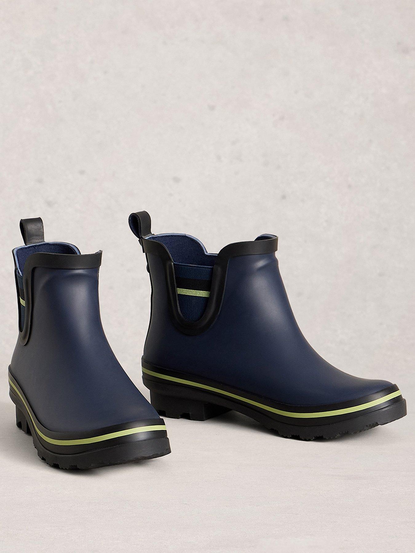 white-stuff-puddle-wellie-boots-navystillFront