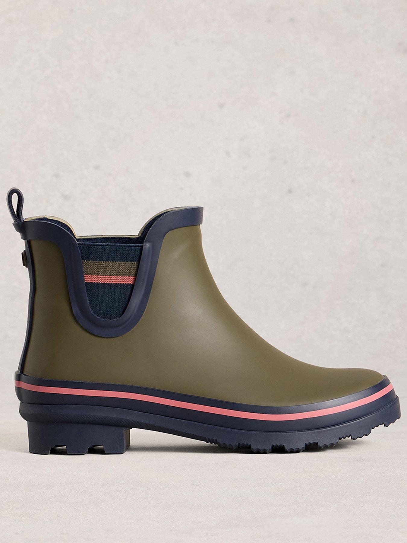 white-stuff-puddle-wellie-boot-greenfront