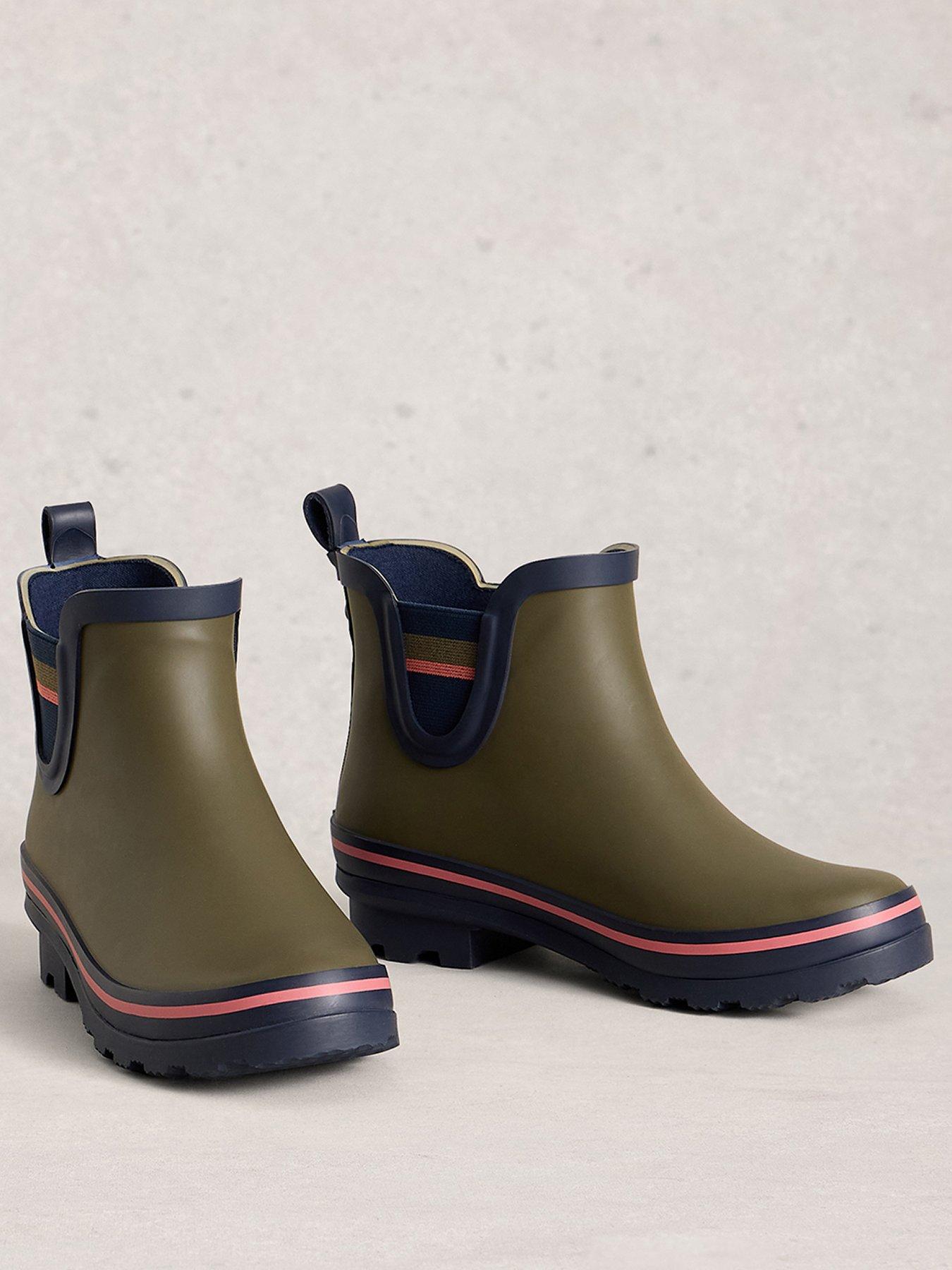 white-stuff-puddle-wellie-boot-greenstillFront