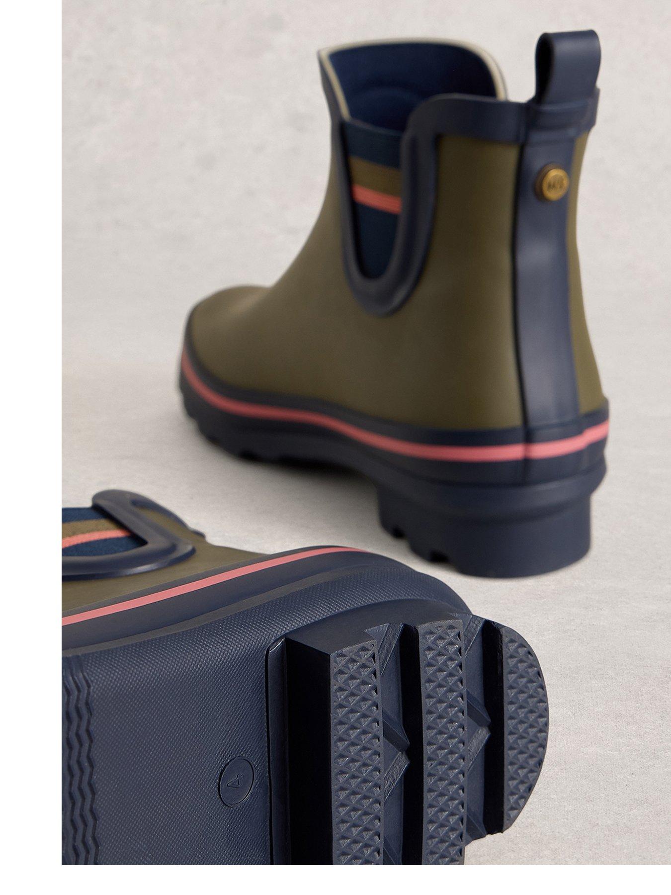 white-stuff-puddle-wellie-boot-greenoutfit