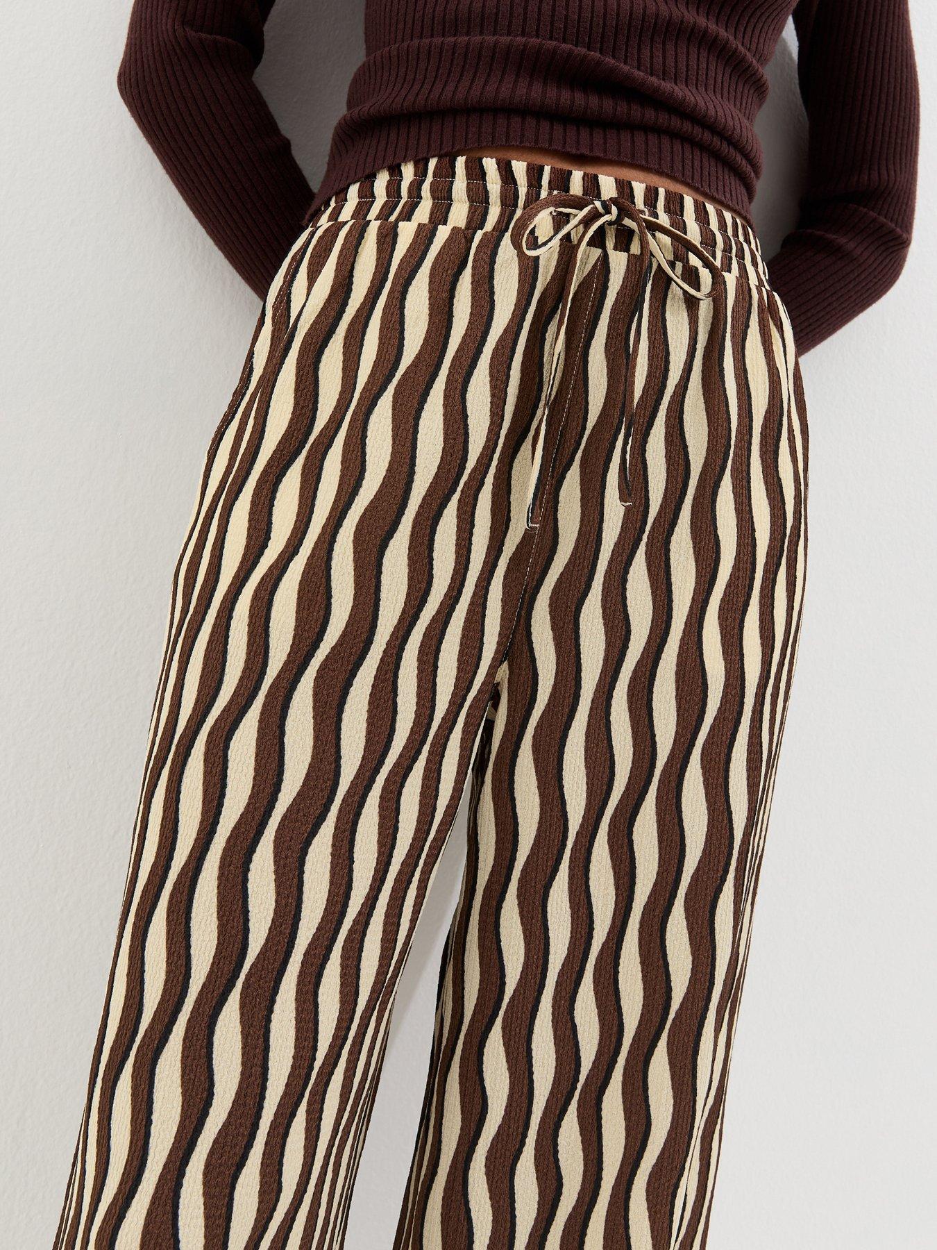 new-look-jersey-wave-patterned-wide-leg-trousers-brownoutfit