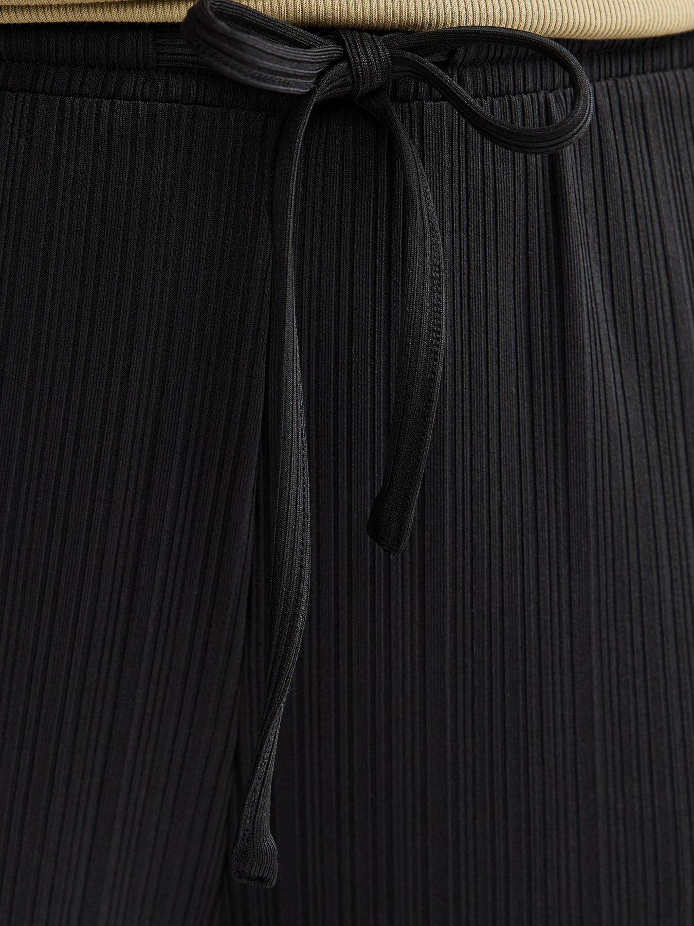 Image 5 of 5 of New Look Curves Black Ribbed Drawstring Cropped Trousers