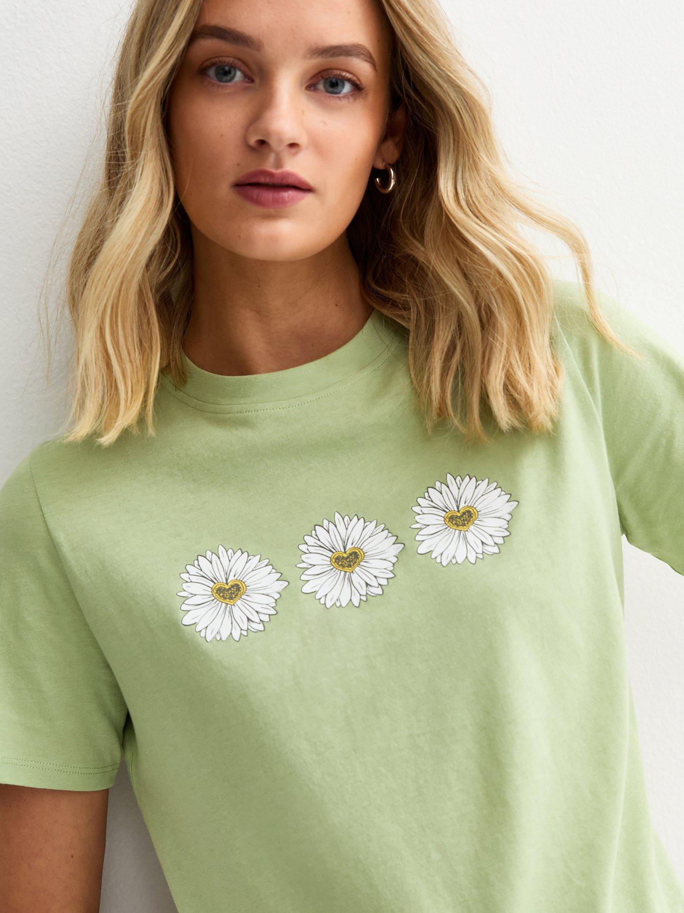 new-look-daisy-print-t-shirt-greenoutfit