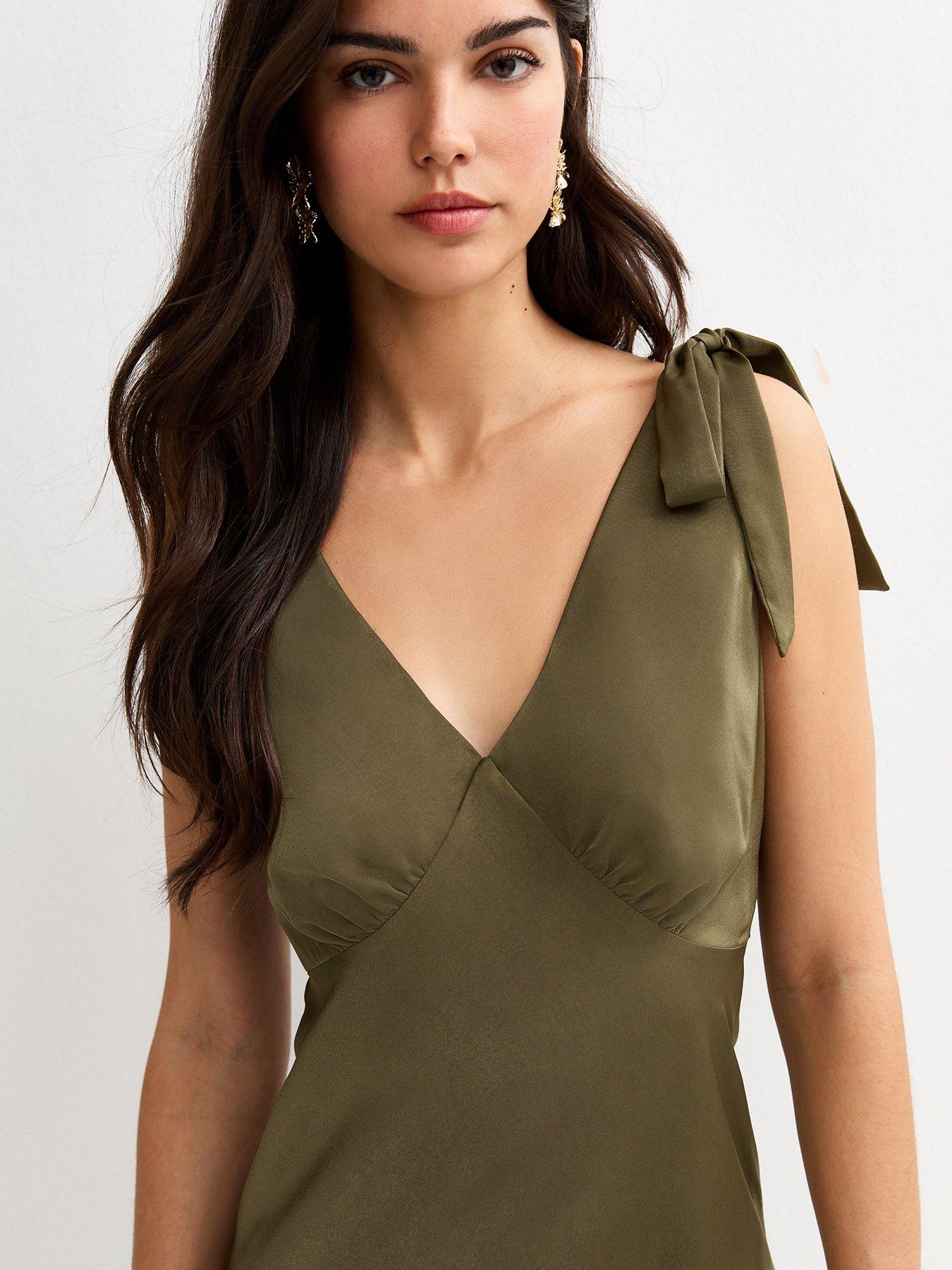 Image 4 of 5 of New Look Tie Shoulder Plunge Maxi Dress - Light Khaki