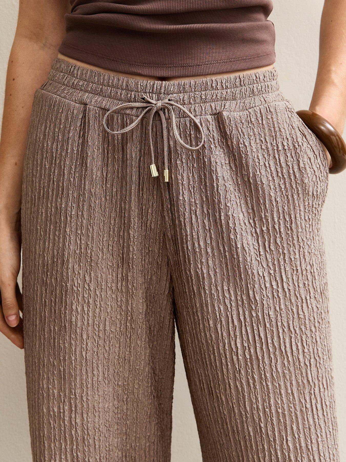 new-look-mink-crinkled-drawstring-wide-leg-trousers-brownoutfit