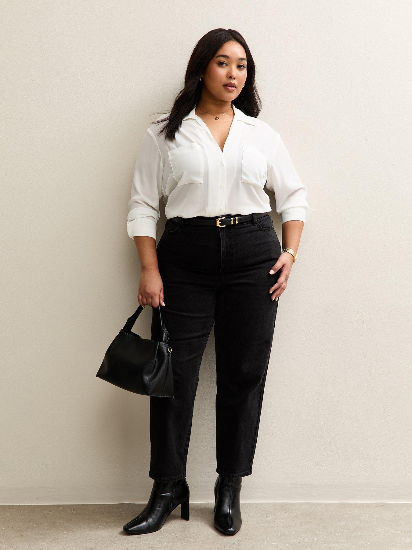 Image 4 of 7 of New Look Curves Mom Jeans - Black